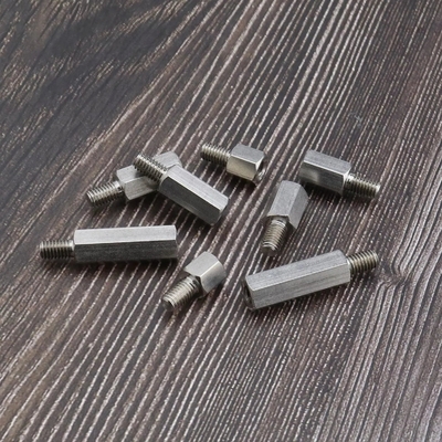 OEM CNC ハードウェア パーツ 優れた性能を持つ男性から女性糸ヘックスファスナー