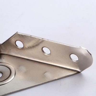 スタンピング プロセス OEM CNC ハードウェア コンポーネントのためのステンレス 鋼コーナー ブレーキ ブラケット