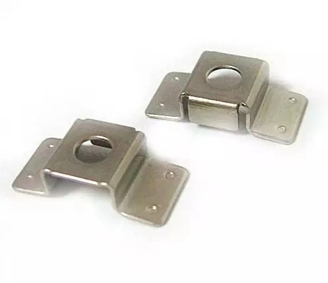 粉末で覆われたスタンピングパーツ OEM CNC ハードウェア部品のための重用棚支架